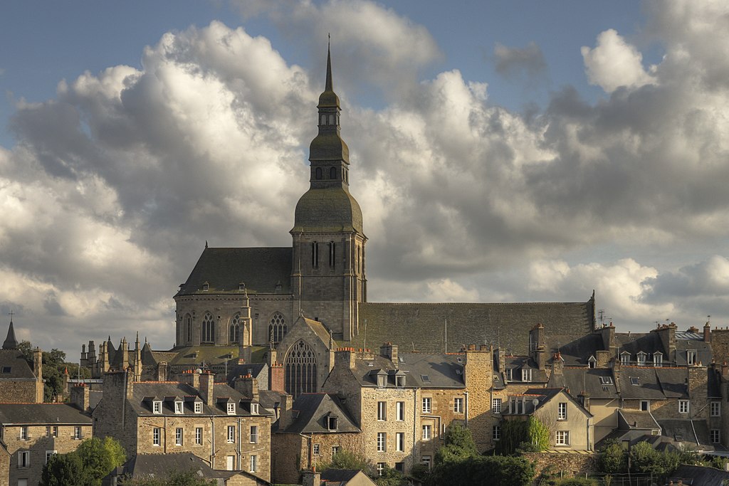 Monte escalier Dinan