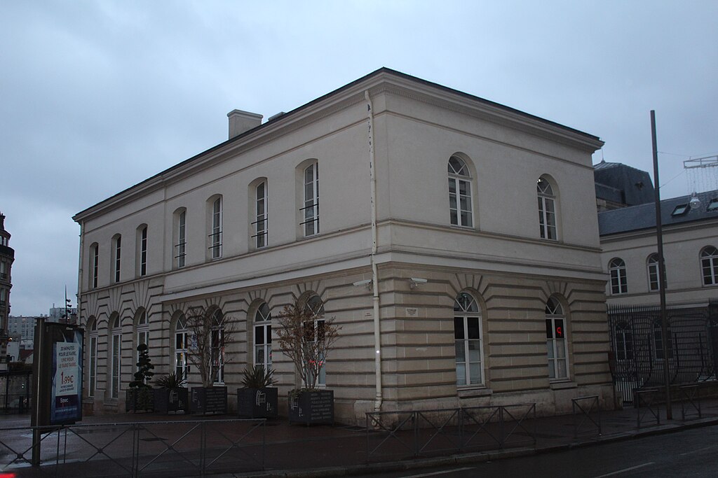Monte escalier Issy-les-Moulineaux